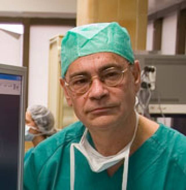 Dr. Gabriel Zanón
