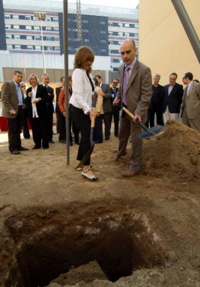 Moment de la col·locació de la primera pedra