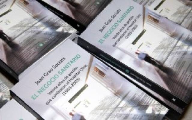 Exemplars del llibre del Sr. Joan Grau, gerent del Clínic durant 20 anys