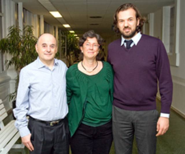 De izquierda a derecha: el Dr. Camil Castelo-Branco, la Dra. Joana Guarch y Dr. Eduard García-Cruz 