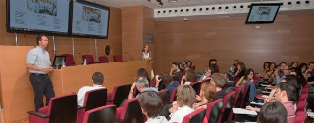El Dr. Joan Seoane durant el Seminari IDIBAPS