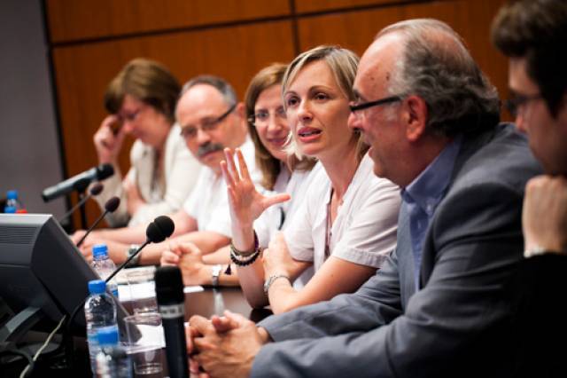 LA DOCTORA LAURA VIDAL PRESENTA EL LIBRO "QUEREMOS ESTAR CONTIGO