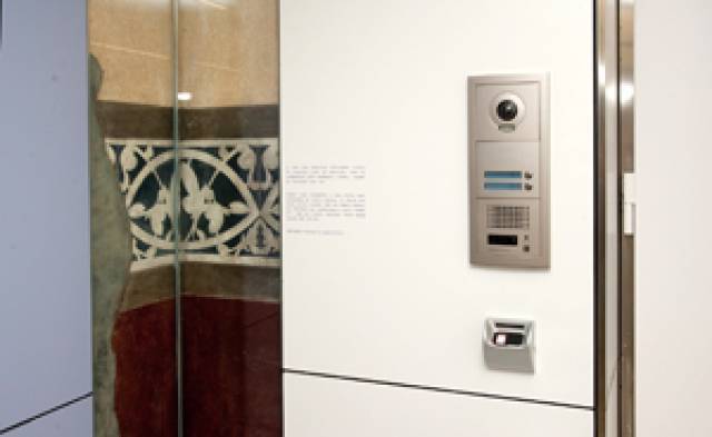 UCI Quirurgica - detall arquitectonic i sistema d'obertura