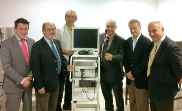 moment de l'entrega de la torre endoscòpica al servei d'ORL
