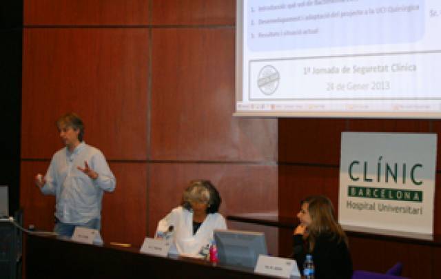Taula bacteriemia zero: Sr. Christian Heering (ponent) i a la taula Dra. Zavala i Sra. Jaume
