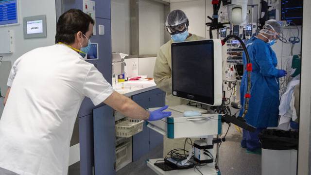 UCI de l'Hospital Clínic al Diari ARA (Foto: Cristina Calderer)