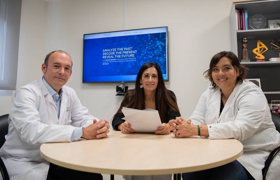 De izquierda a derecha, Aleix Prat, Patricia Villagrasa y Ana Vivancos, tres de los fundadores de la spin-off Reveal Genomics.