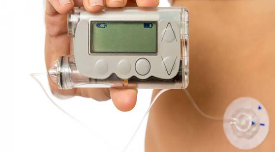 Intensification of glycaemic control in people with type 1 diabetes mellitus is known to reduce the risk of damage to the nervous, renal and retinal systems.