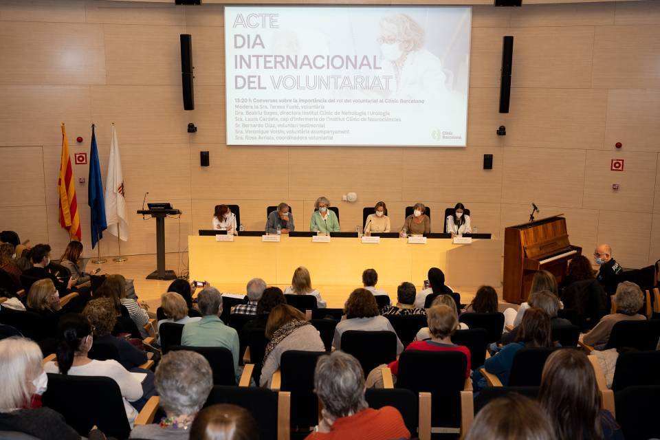 Mesa redonda sobre la importancia del voluntariado en el hospital