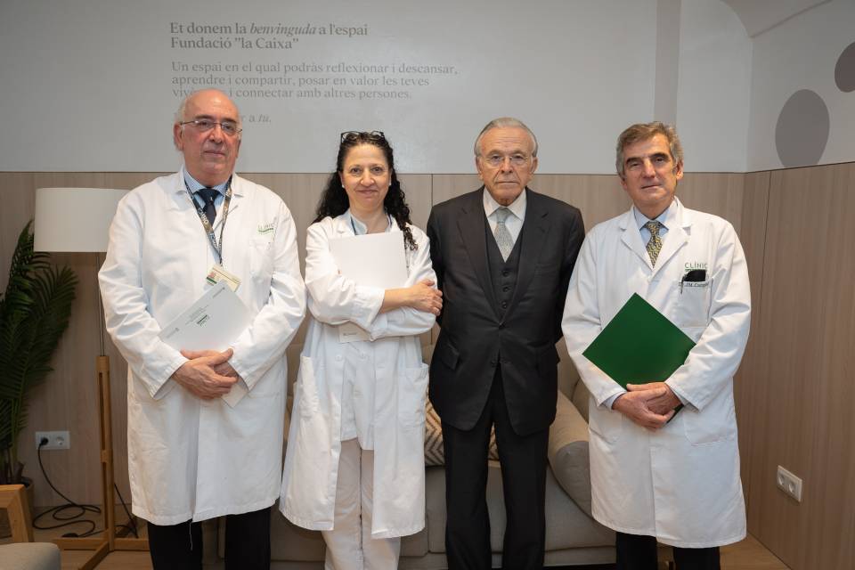 D'esquerra a dreta, Dr. Albert Tuca, Sra. Carmen Barrera, Sr. Isidro Fainé, Dr. Josep M. Campistol (Foto: Hospital Clínic)