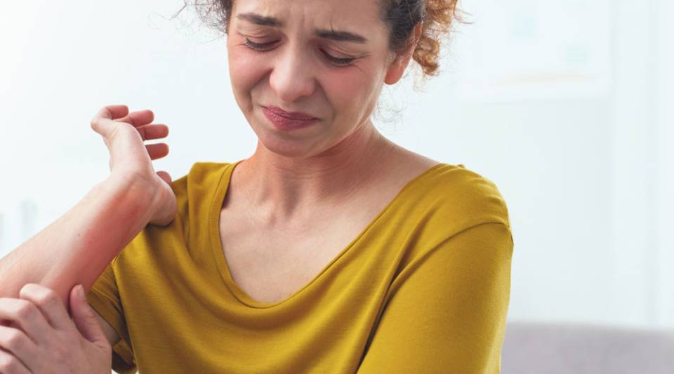 La dermatitis es una enfermedad que se presenta con zonas inflamadas e irritadas de la piel, lo que se conoce como exzema.