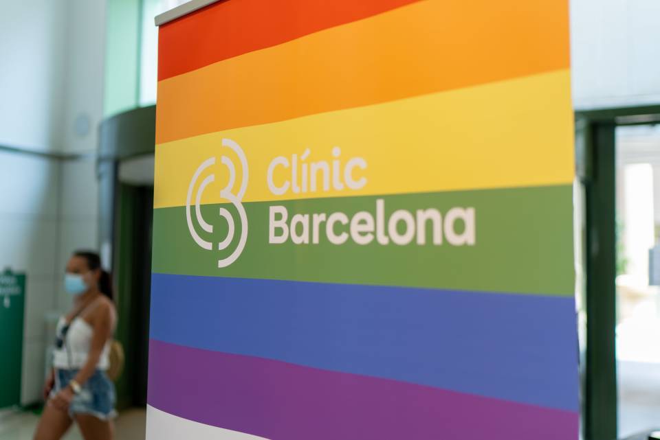 Lectura del manifiesto por el Día Internacional del Orgullo LGTBIQ+