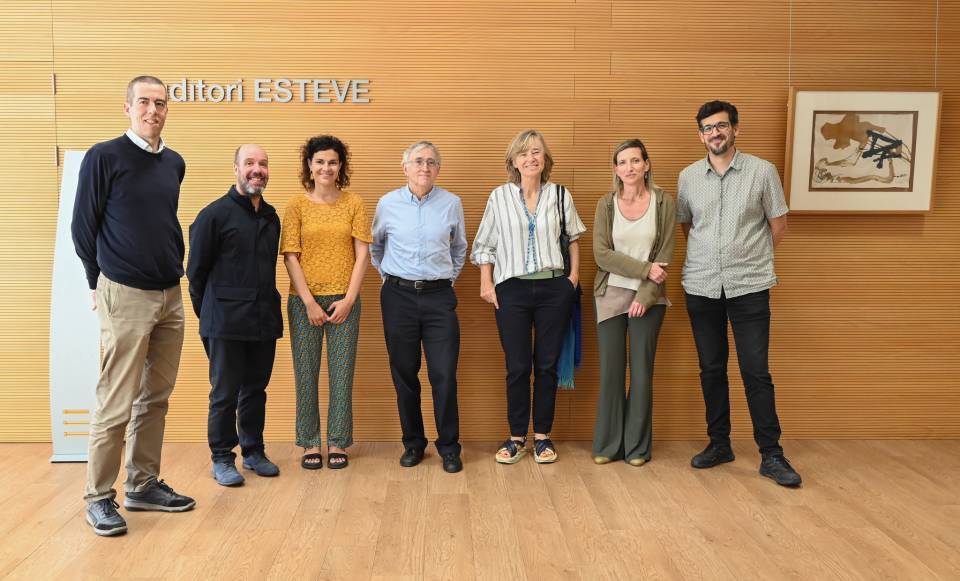 Representatives of IDIBAPS, the Suñol and Glòria Soler Foundations, and the Antoni Tàpies Foundation