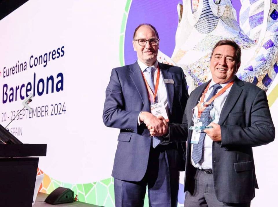 El Dr. Joan Giralt recollint el primer premi