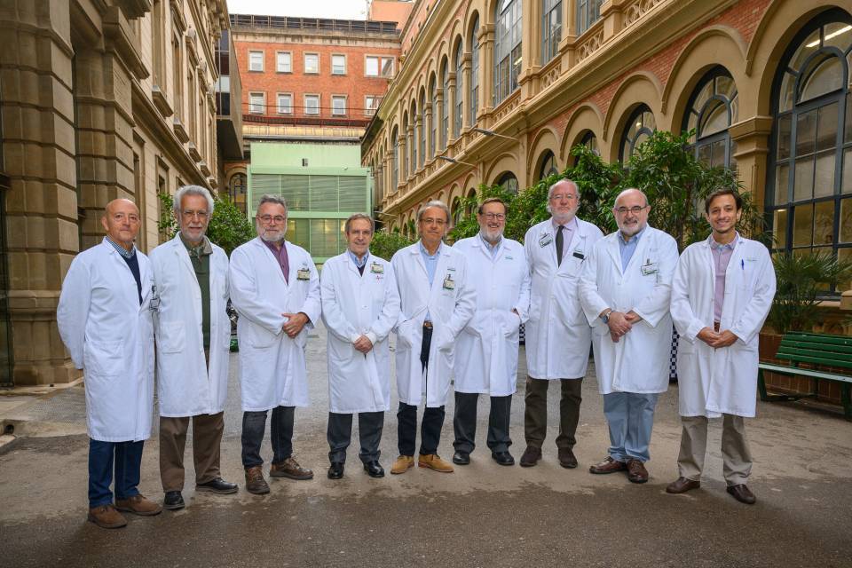 D'esquerra a dreta: Albert Saiz, Francesc Graus, Eduard Vieta, Josep Dalmau, Josep M. Llovet, Jordi Bruix, Àlvar Agustí, Joaquim Mullol i Joaquim Raduà.