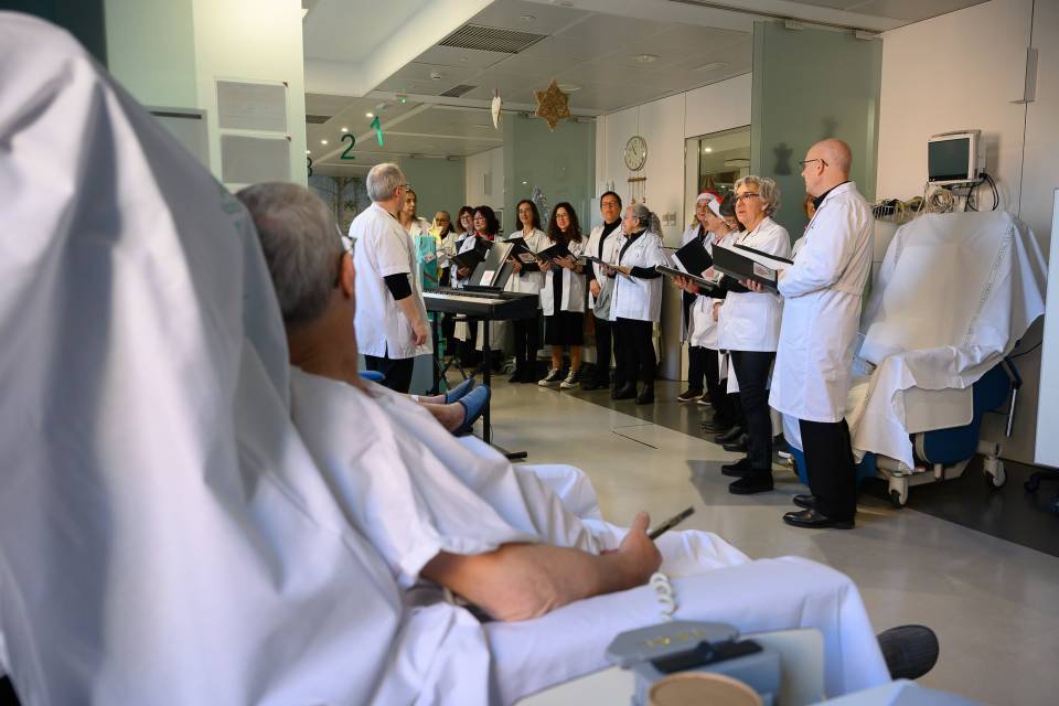Omplir l'hospital de música