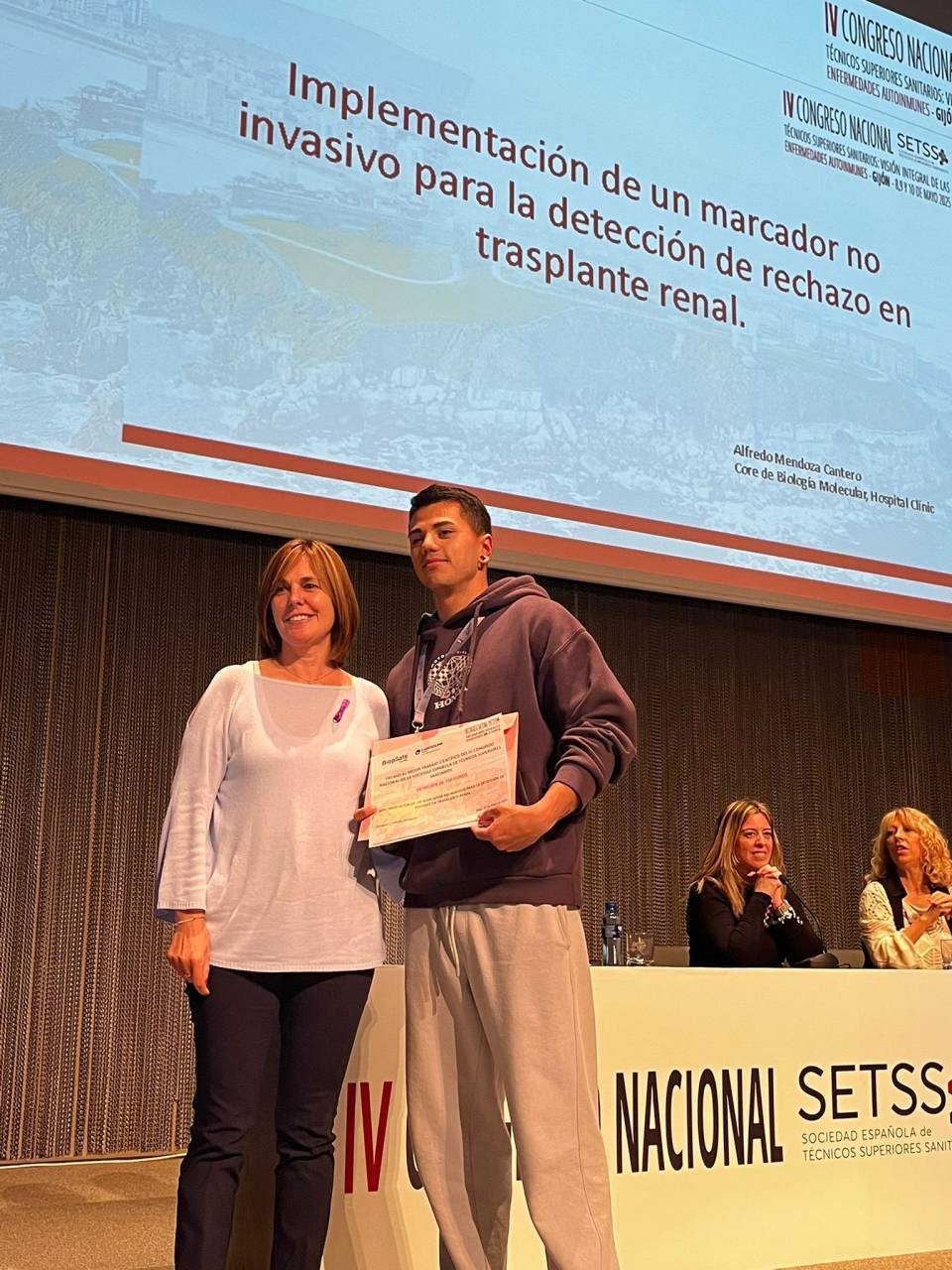 Foto de la recogida del premio