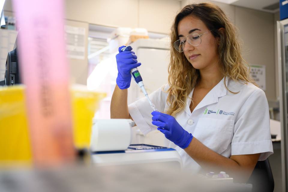 Posa’t la bata i sigues tècnic de laboratori per una estona