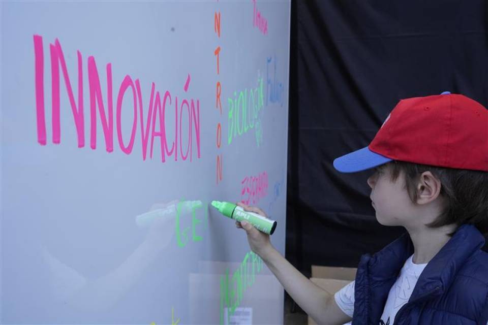 Mural colectivo de agradecimiento a los donantes