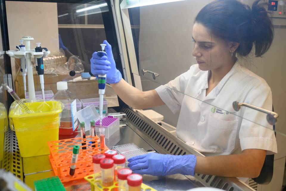 Visita al servei de Microbiologia del CDB