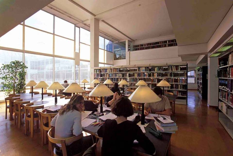 Misterios y tesoros. Visita en el CRAI Biblioteca del Campus Clínic