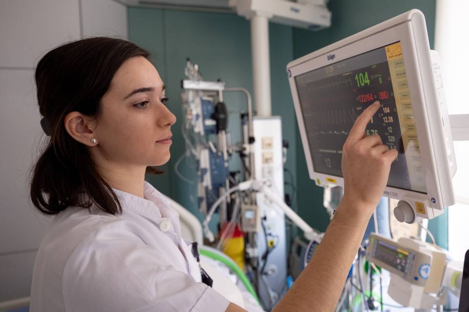 Infartos que no se ven: cuando el corazón de las mujeres habla diferente