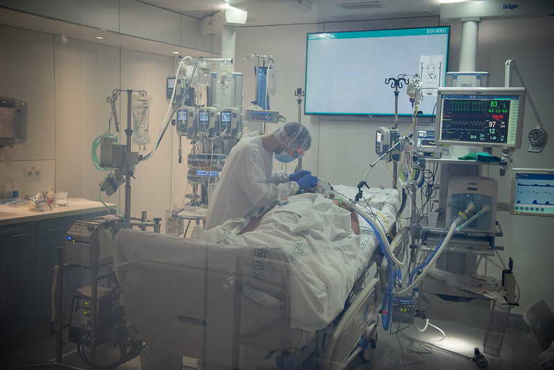 Qué factores están asociados a una mayor mortalidad en los pacientes con COVID-19 ingresados en la UCI?
